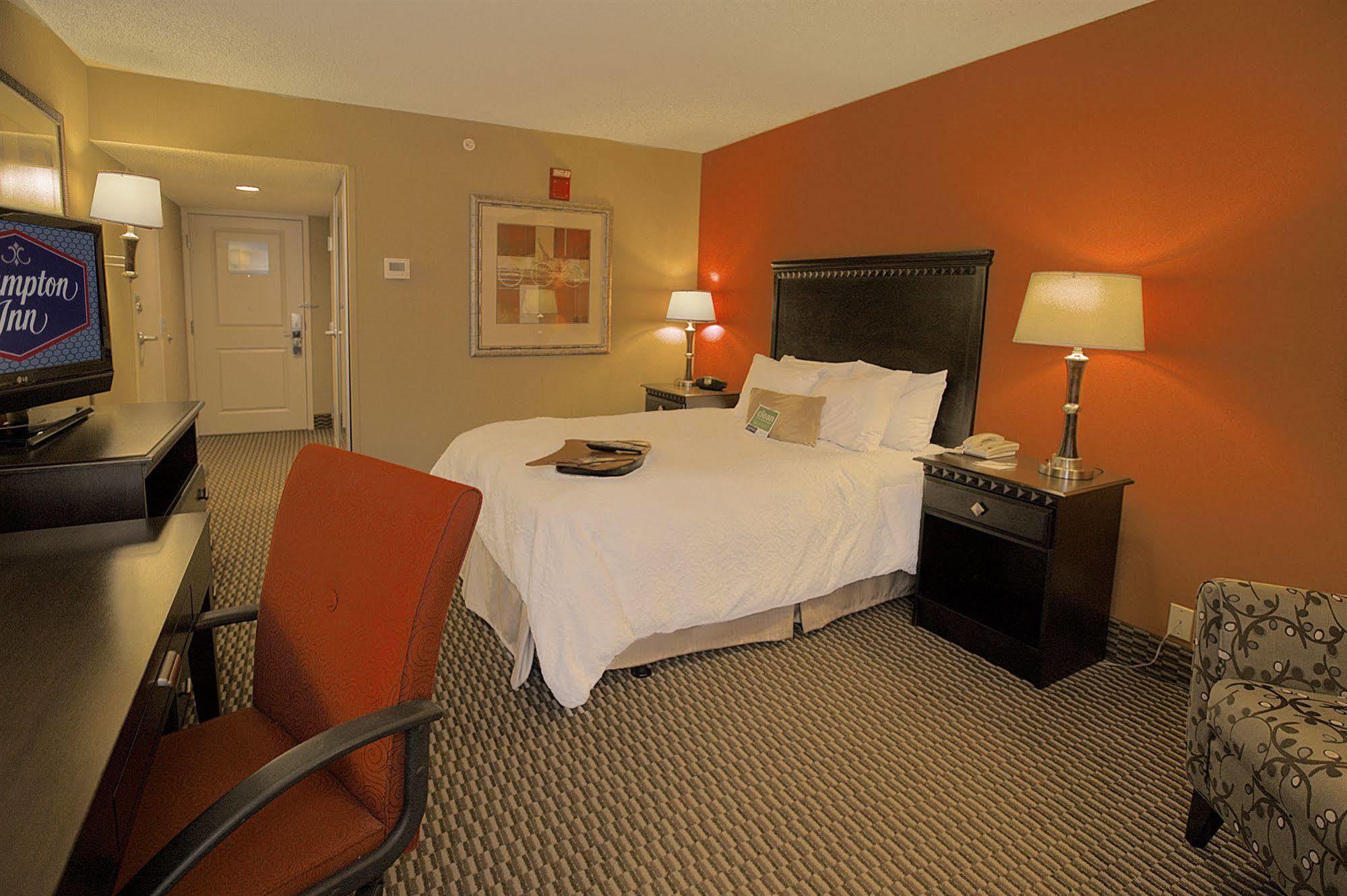Hampton Inn Asheville - Biltmore Area エクステリア 写真