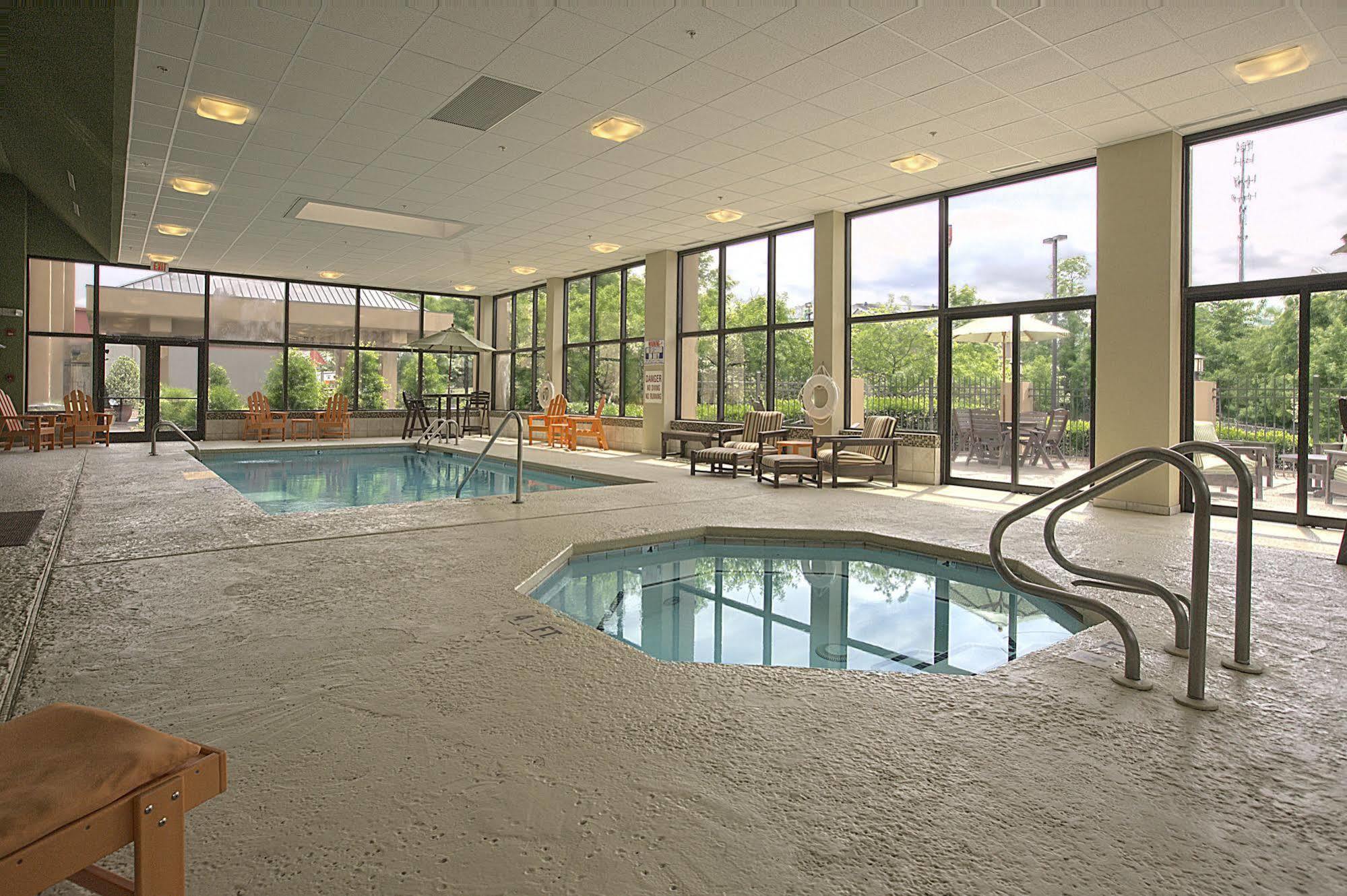 Hampton Inn Asheville - Biltmore Area エクステリア 写真